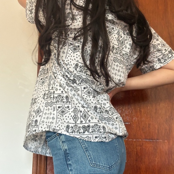 Patterned Botton Down Shirt! - Picture 2 of 8